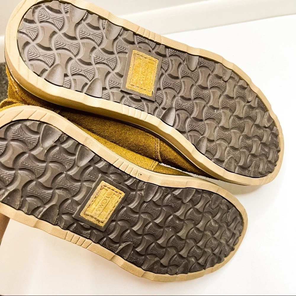 Toms Suede Camel Chukka Boots